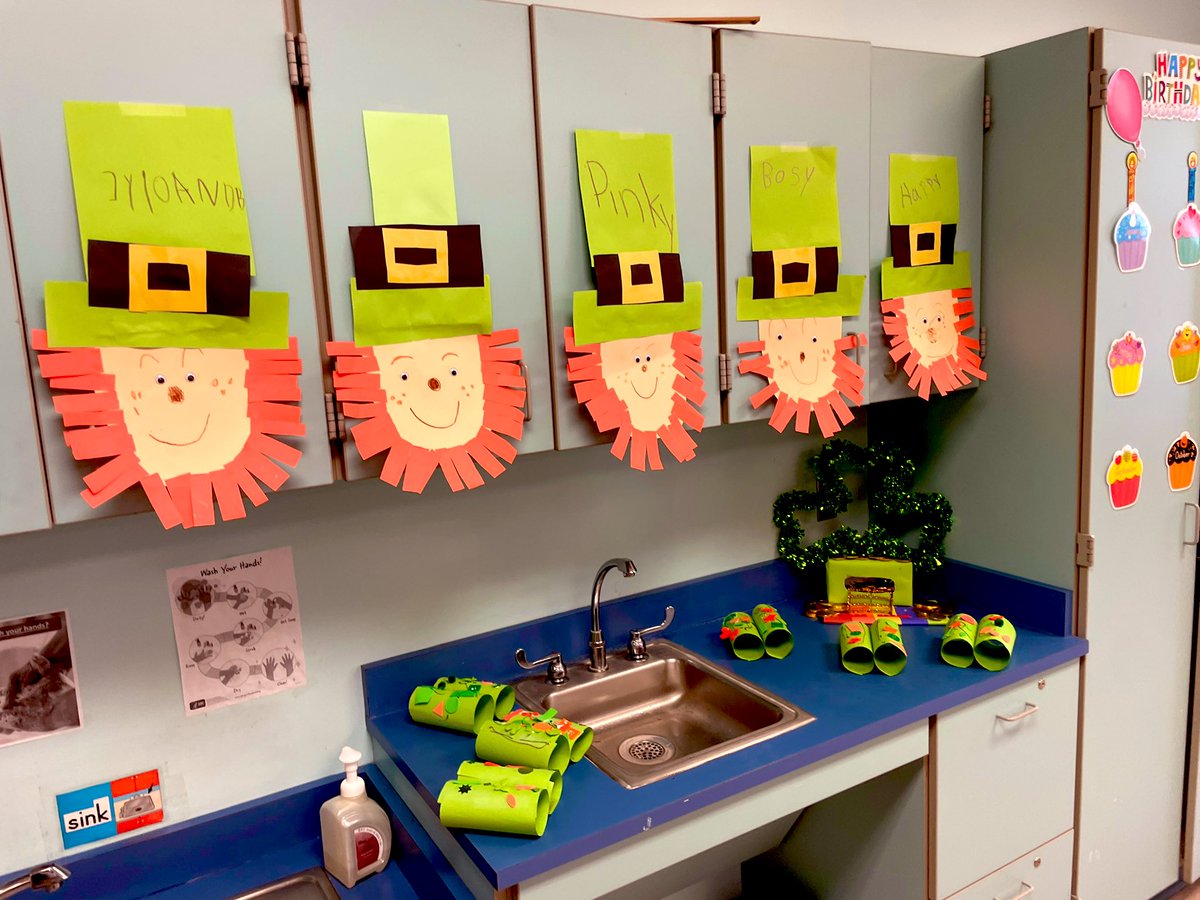 MsSuzet's tweet photo. Happy St. Patrick’s Day from Room 109! 🍀 @WNYPS4 https://t.co/DayvSLWU3u