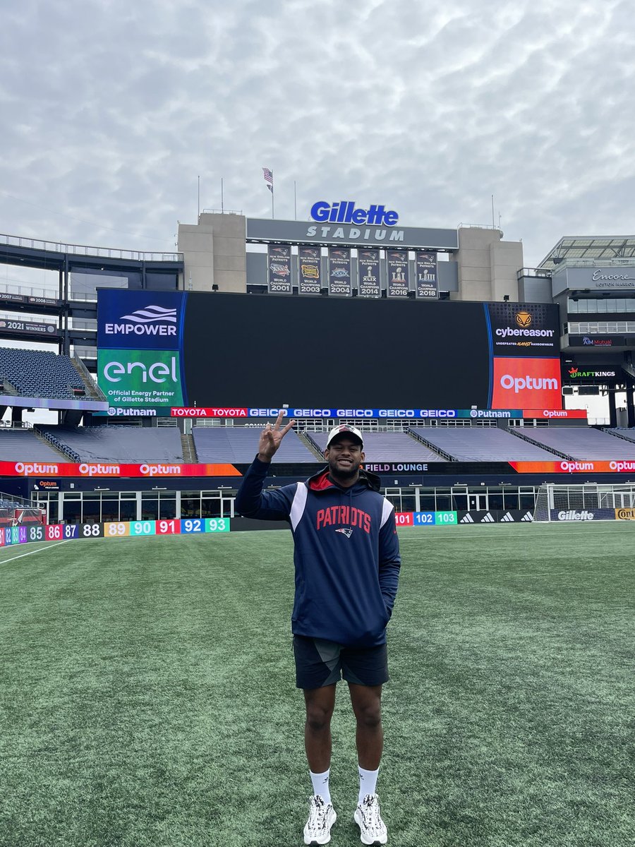 TeamJuJu's tweet image. Checking in from Foxborough! 📍 All set and ready to work! 📝