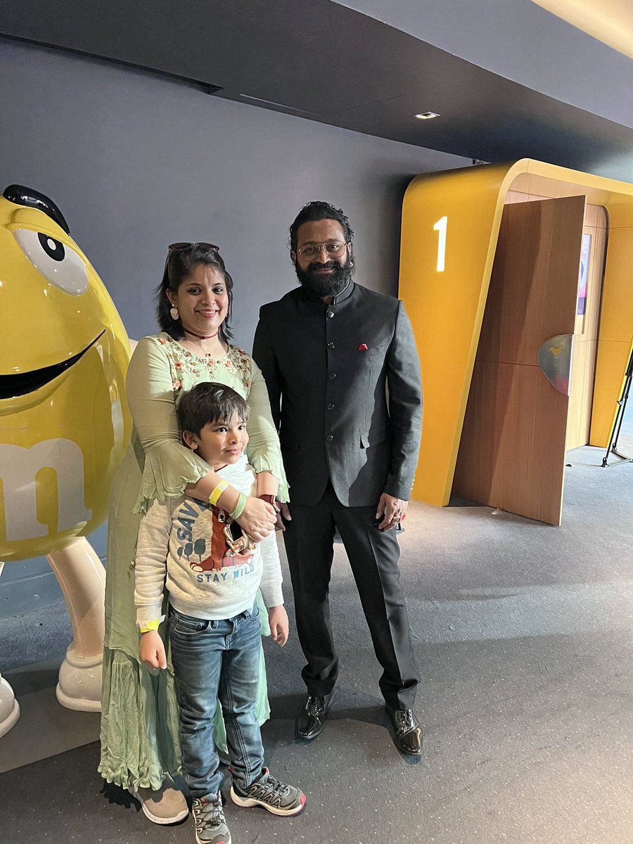 mudigal's tweet photo. Then @rakshitshetty in #Bengaluru and now @shetty_rishab in #Geneva. What a trendsetter and such humble and down to earth living beings. Looking forward for much more amazing #kannadamovies. #Kantara https://t.co/2gtNqw3rUH