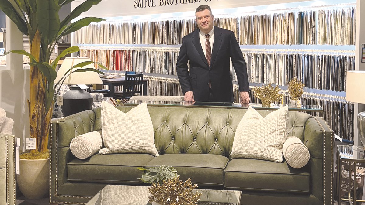 It's your Lucky Day! 🍀 #DidYouKnow that at Darvin you can Custom Order Upholstery from many manufacturers! Add this splash of color to your family room and feel luck all year long. 

bit.ly/3ZZxIZs

#BuyBetteratDarvin #stpatricksday #greenisgood #lucky #gogreen