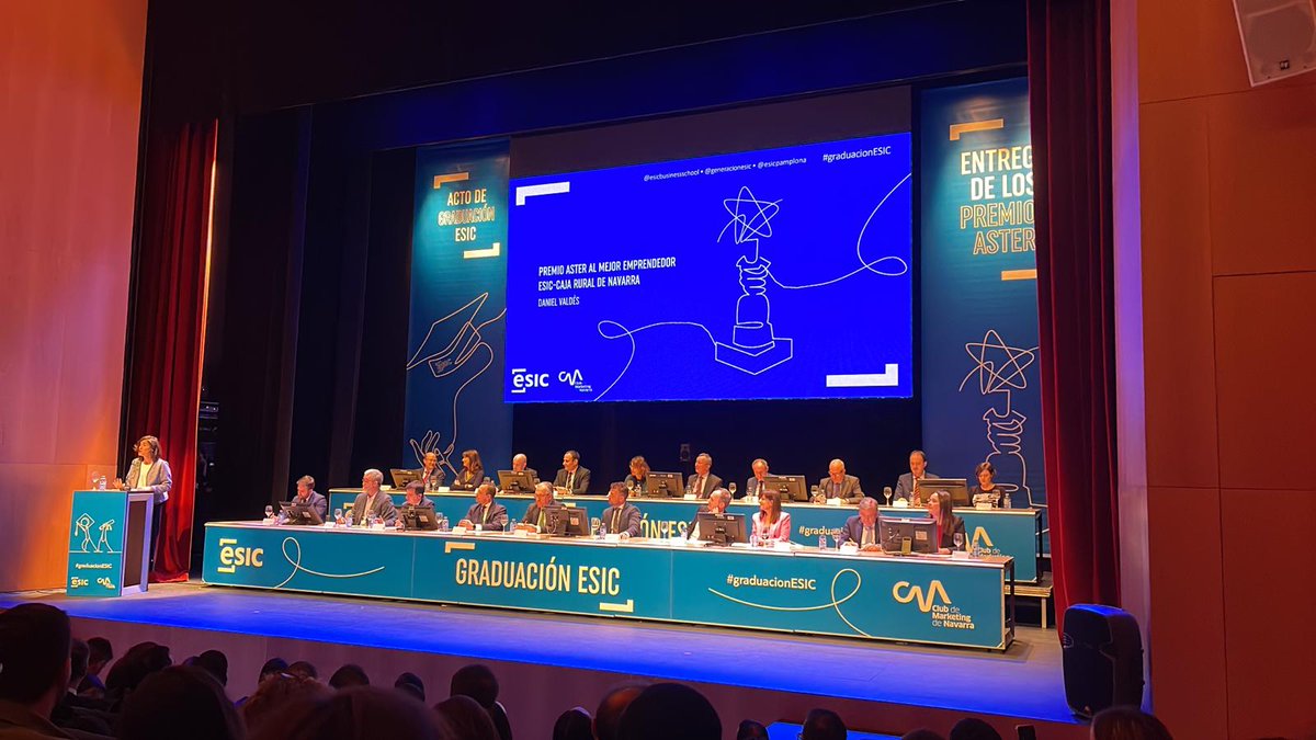 Palabras del Padre Eduardo Gómez Martín <a href="/edugomartin/">Eduardo Gómez Martín</a> Presidente de ESIC, a los recién graduados: los valores de ESIC:
"Ética, responsabilidad, empatía, colaboración, profesionalismo e innovación"

@ESICEducation #PremiosASTER  #ESIC  #graduacionESIC