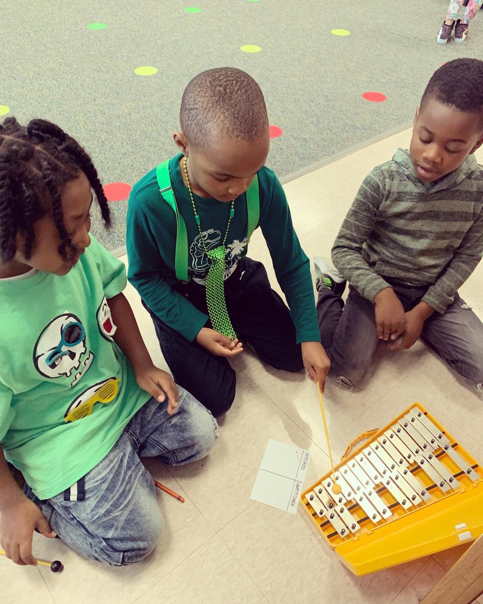 1st graders were Instrument Detectives today! They explored pitched and unpitched percussion instruments in centers. They had time to look and make predictions first, then play and explore to decide their answer. We had so much fun! 

#musiceducation #MIOSM #elementarymusic
