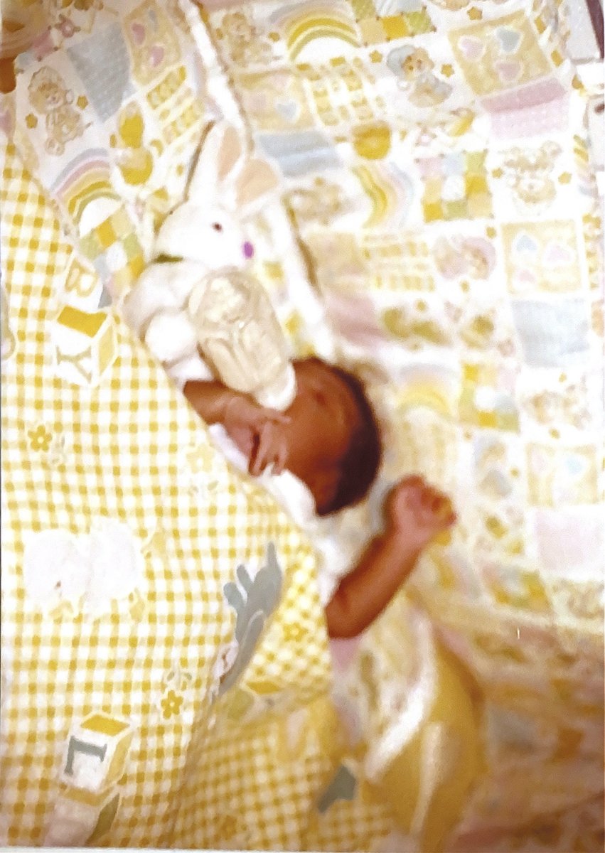 sydralweston's tweet image. 🌹 🌸 🌼 BUT the best part of Spring is May flowers 🌷🌻🌺 . The pinkie was up on day one 💕💚 #springiscoming #springbaby #oneway