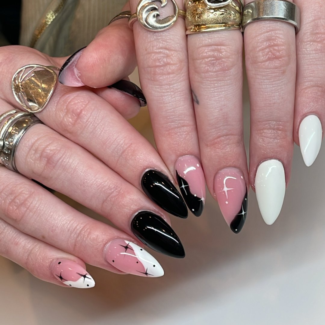 shapewith_teryn's tweet photo. 🤍Black n White🖤  @luxapolish 

❌Copied these cuties from Pinterest! 

🎉NAIL ARTISTS!? 
➡️How late do you work on FRI-YAYS? ⬇️

#Nailsofinstagram  #nailsoftheday #2022nails #longnails #shortnails #acrylicnails #pinknails #beauty #influencer #nailspiration #nailart https://t.co/1aDoLcvaTL