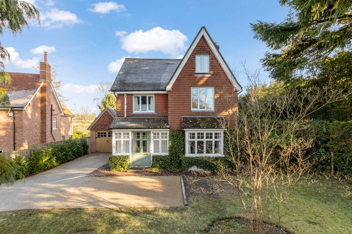 Is now the time to sell? In recent months we have been busy progressing a number of sales through to completion. There has also been a good mixture of properties coming to the market which, when priced correctly are receiving good interest. Read more here ow.ly/bqSj50NlAEU