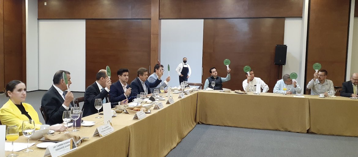 VictorFrancoV's tweet photo. Agradezco a la Asamblea General Delegacional de nuestra querida @CANADEVIGto su voto de confianza para representarlos para el periodo 2023-2024.
Hay muchos retos por superar, seguro estoy que unidos podremos fortalecer los resultados de la industria en Guanajuato.
#soycanadevi https://t.co/VhRavDTXHf