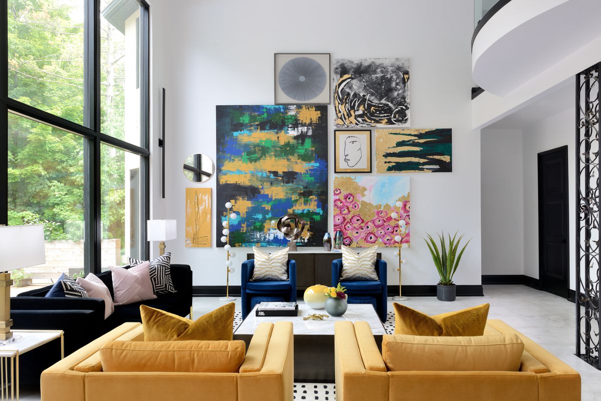 world_of_ronati's tweet photo. What's old is new again in luxury #interiordesign. 😌✨ #Antiques and #vintage pieces will be popular in 2023, and look particularly striking paired with a #contemporary aesthetic. Details about the up-and-coming #decortrend via @theglobendmail https://t.co/MVvQV2pbnb https://t.co/2WrZLcBniZ