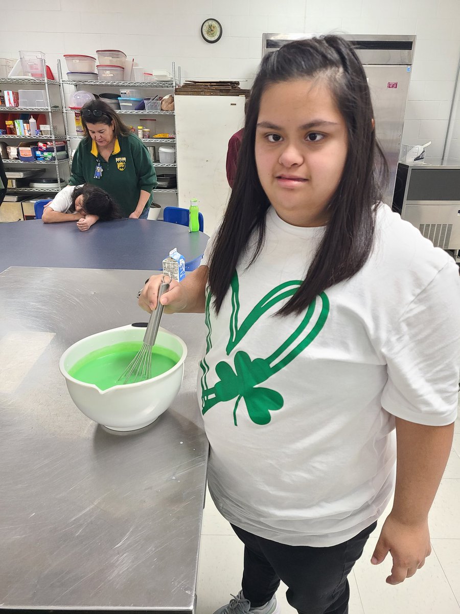 KimKral1's tweet photo. Task 5 &amp; 7!!!! Today, my students adapted to a different learning environment when we practiced cooking skills in the kitchen! The lesson was adapted by having each student perform different levels of physical &amp; math skills tasks #RobinsonISD #RISDDOLLEVARE https://t.co/YCGncXRbcF