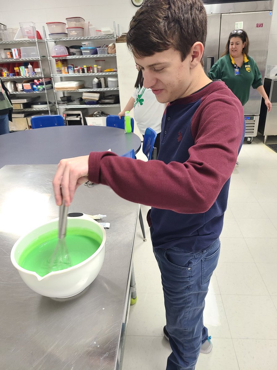 KimKral1's tweet photo. Task 5 &amp; 7!!!! Today, my students adapted to a different learning environment when we practiced cooking skills in the kitchen! The lesson was adapted by having each student perform different levels of physical &amp; math skills tasks #RobinsonISD #RISDDOLLEVARE https://t.co/YCGncXRbcF