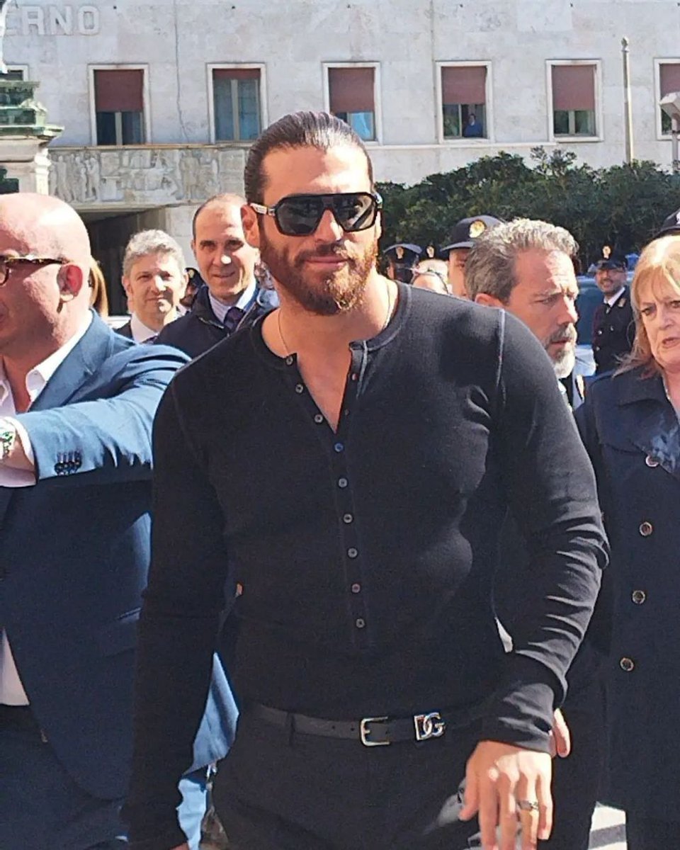 نمیدانی که لبخندت چه ها میکند با دل من!

#CanYaman
#CanYamanForChidren 
#CanYamanBreakTheWallTour