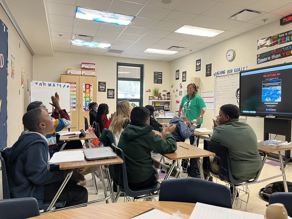 Some #RockSolid teaching going on in Ms. Shelton’s 6th grade class on this St. Patrick’s Day ☘️ Love the Ss engagement and strategies she brings to the classroom! Do you see her 🎤?! <a href="/DutchmanCreekMS/">Dutchman Creek Middle School</a> <a href="/RockHillSchools/">Rock Hill Schools</a> @RockHillSchJob