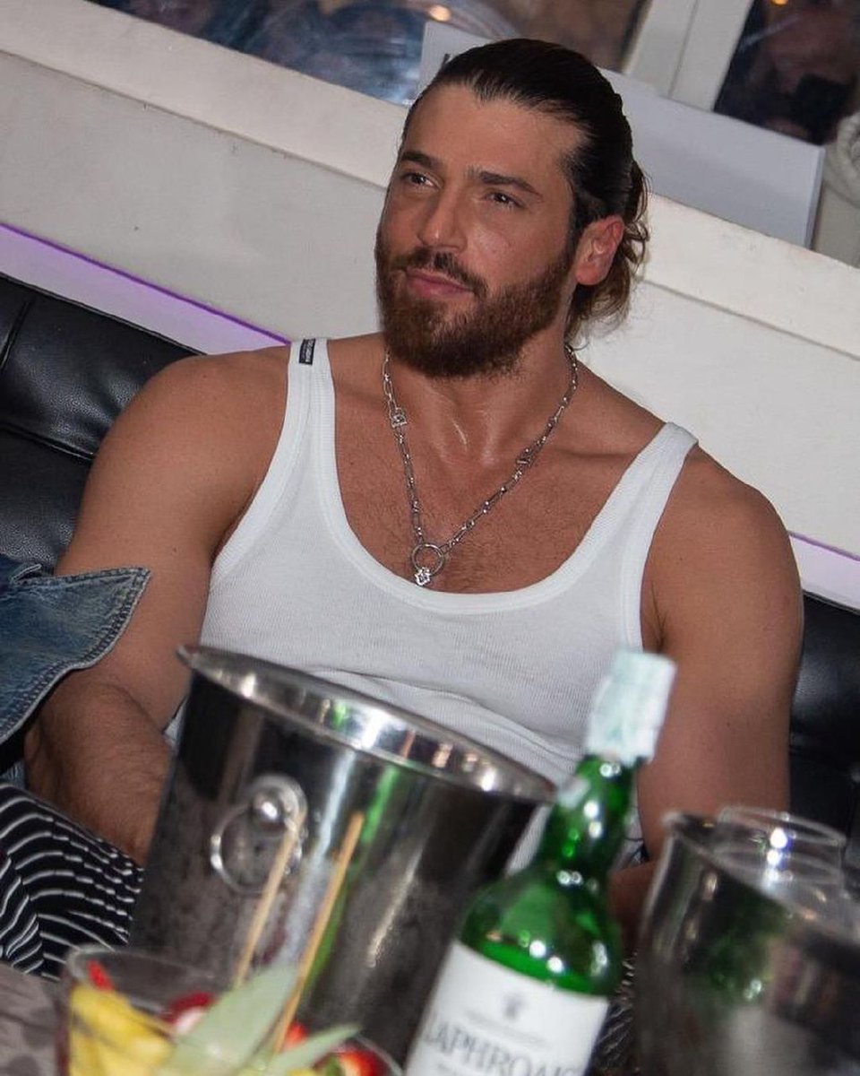 قربون شکل ماهت برم:)

#CanYaman
#CanYamanForChidren 
#CanYamanBreakTheWallTour