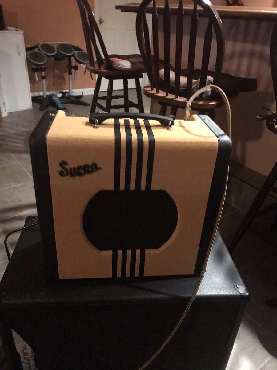 LKBMusicTweets tweet media