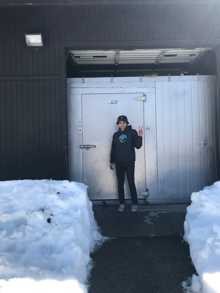 DyerDialogue's tweet image. Check out @AmericanForests #CAConeCorps unloading seedlings  into tree coolers last week w/ @SequoiaForest! Proper storage slows growth &amp;amp; ensures roots stay viable before planting sites are ready. Soon these🌳s will help establish a new forest in #CastleFire &amp;amp; #WindyFire scars!