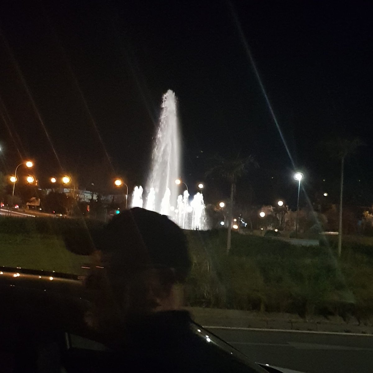 #AquiMalaga <a href="/malaga/">Ciudad de Málaga</a>  <a href="/pilanto/">Antonio Fernandez</a> <a href="/pacodelatorrep/">Paco de la Torre</a> Después de 4 años y haber avisado al distrito varias veces de la avería de la fuente de Plaza José Bergamin, hacen una reinauguración del arreglo, es de vergüenza.