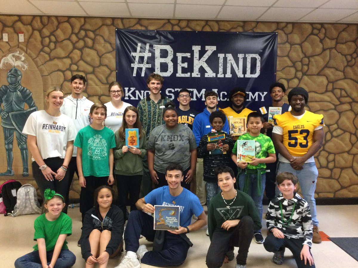 KnoxESKnights's tweet photo. Thank you @Reinhardt_Univ athletes for reading with our Knox Knights in the Reading Stadium today! @CcsdMedia #GetCCSDreading https://t.co/xfS9GdQZ22