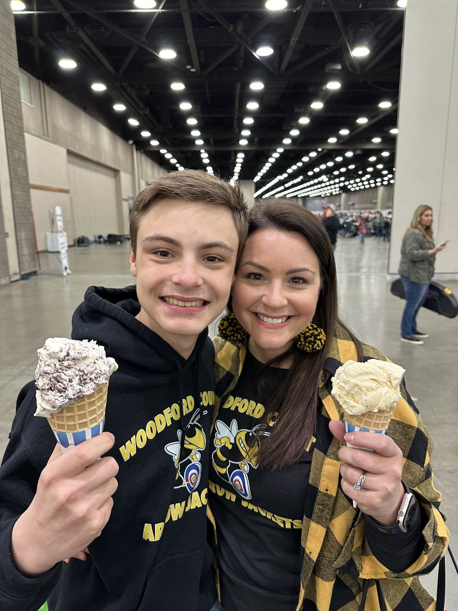 amandaglass's tweet photo. I missed cheering on our  Yellow Jackets in @Rupp_Arena  today but  my favorite Arrow Jacket qualified for Nationals today! 🖤🎯💛🏀🐝 https://t.co/UDvGyaUlsz