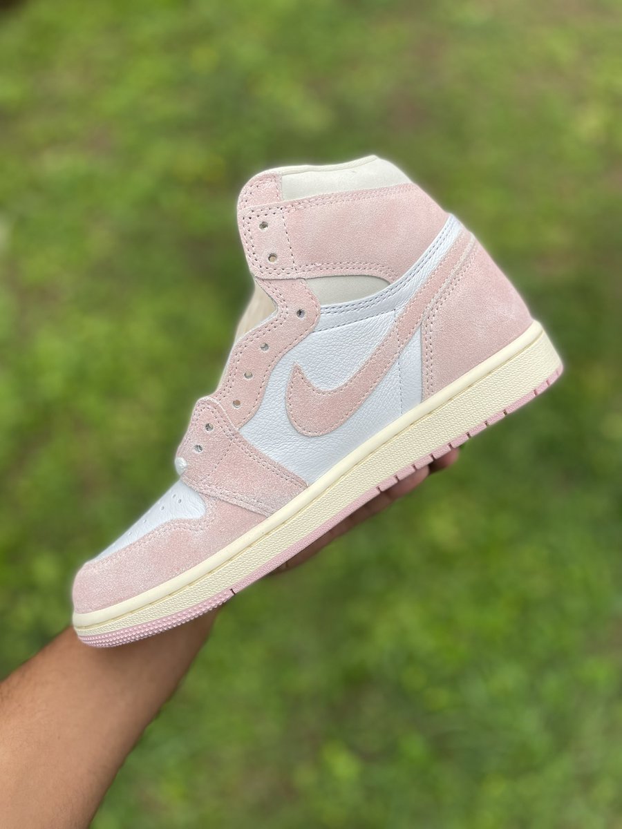 Jordan 1 Retro High OG “Atmosphere Pink” 🎀 
Release Date: April 22, 2023