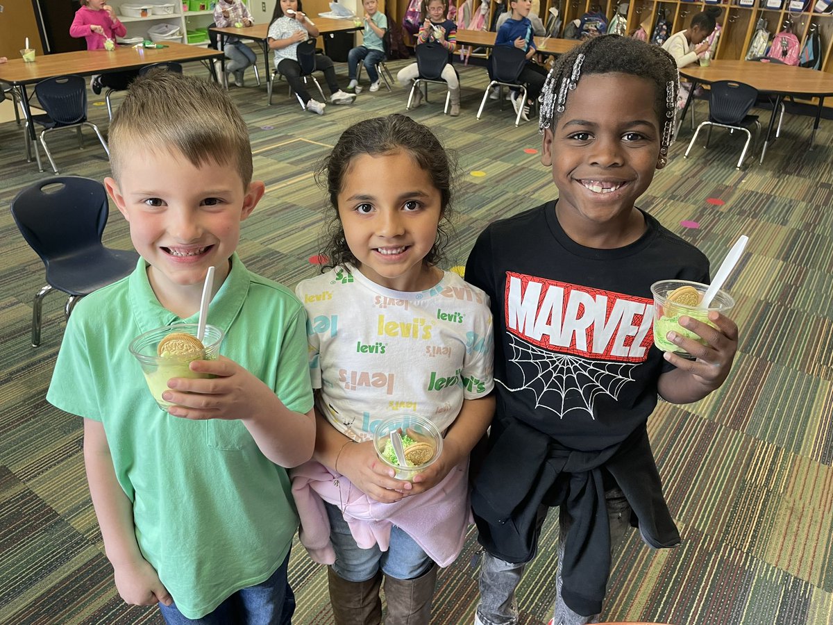 StacySpink's tweet photo. We’ve been Sham-Rocking our goals this month &amp; today we celebrated! 🍀 https://t.co/lFF7UuvoOZ