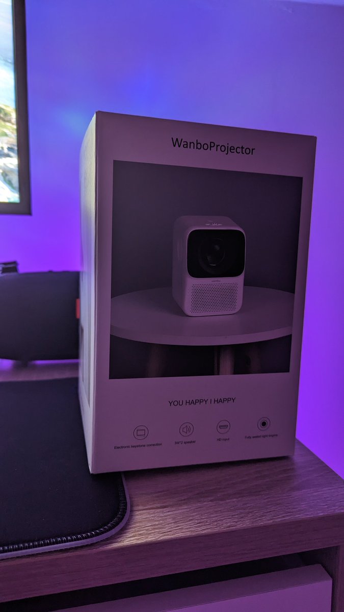 Vugrush's tweet image. Nuovo ingresso....
Proiettore wambo 😍... 
Non vedo l&apos;ora di provarlo 
#wambo #proiettore #domotica #casadomotica