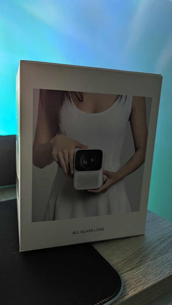 Vugrush's tweet image. Nuovo ingresso....
Proiettore wambo 😍... 
Non vedo l&apos;ora di provarlo 
#wambo #proiettore #domotica #casadomotica