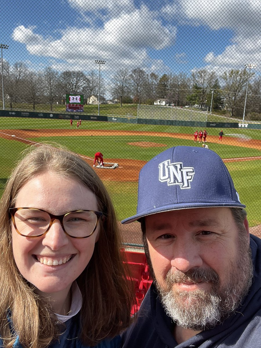 Made it to Austin Peay with @beccaholden11 to watch some @OspreyBSB. All layered up so I can watch @peterholden40 do his thing!   #SwoopLife