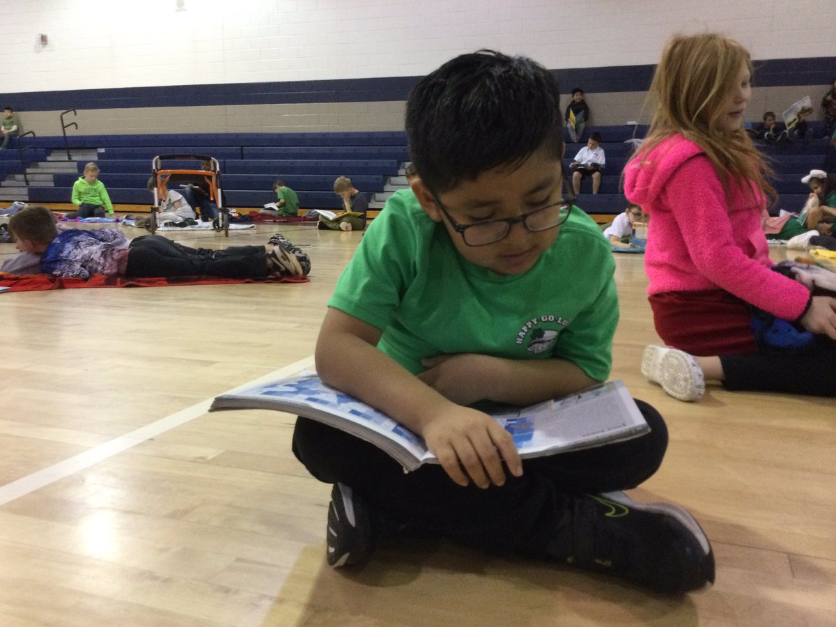 KnoxESKnights's tweet photo. Students were winning in the Reading Stadium by showing off their reading skills and hearing read aloud from @Reinhardt_Univ athletes! @CcsdMedia #GetCCSDReading https://t.co/dnX6v3fVtX