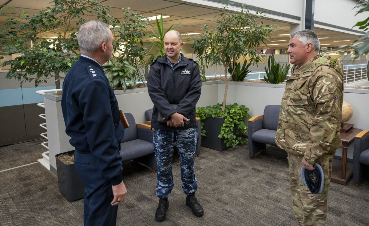 This morning, Lt Gen Whiting welcomed  Air Commodore Porter, Australian Embassy Air and Space Attaché. He is here to meet w/ key leaders and become familiar w/ the mission of SpOC.  Operating as a one team partnership makes us more capable in the space domain. #ViaVincimus