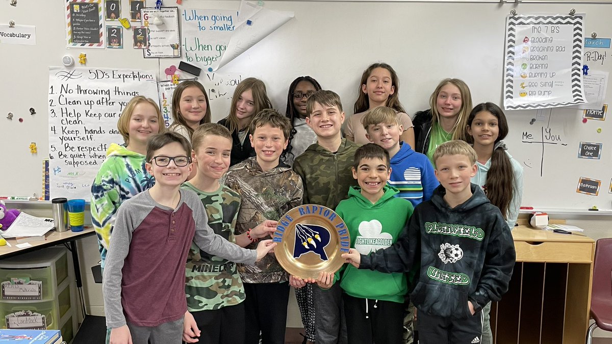 Congratulations to Mrs. Daniell’s 5th Grade class for winning this week’s Golden Platter Award! They will have extra an extra recess with the Principals next week! #RidgePRIDE #202Proud @d202schools