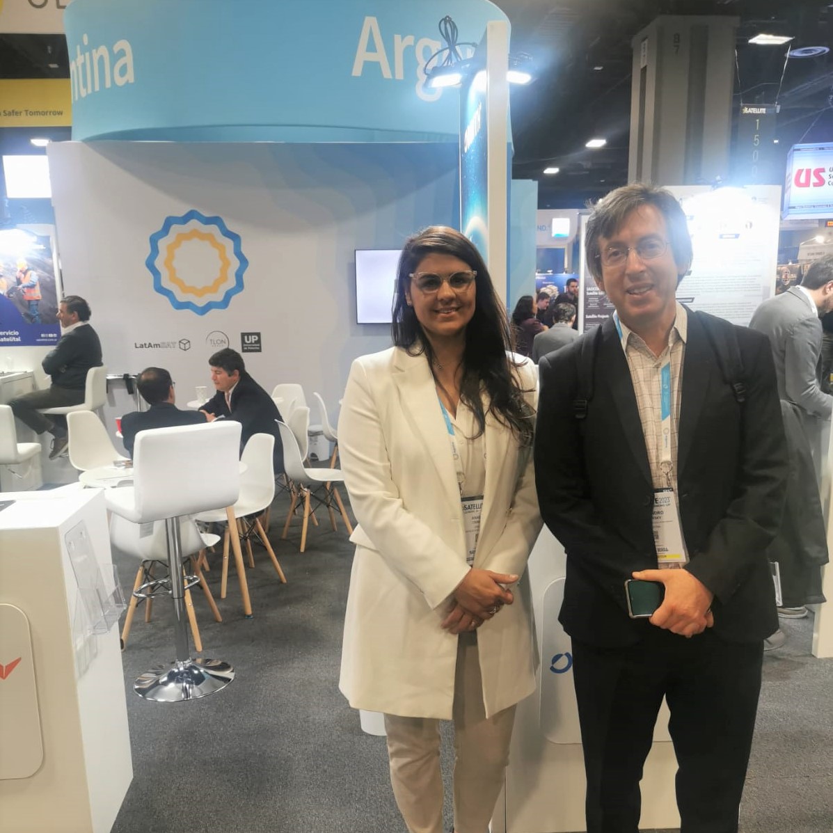 UPingenieria's tweet photo. Desde #Washington 🛰 La Facultad de Ingeniería de la UP presentó el proyecto del laboratorio espacial universitario #LABSAT IoT en la Convención #Satellite2023, y fue parte de la misión de promoción comercial argentina coordinada por cancillería.
📲 https://t.co/rkfwUmRZdO https://t.co/vNHEdKB67e
