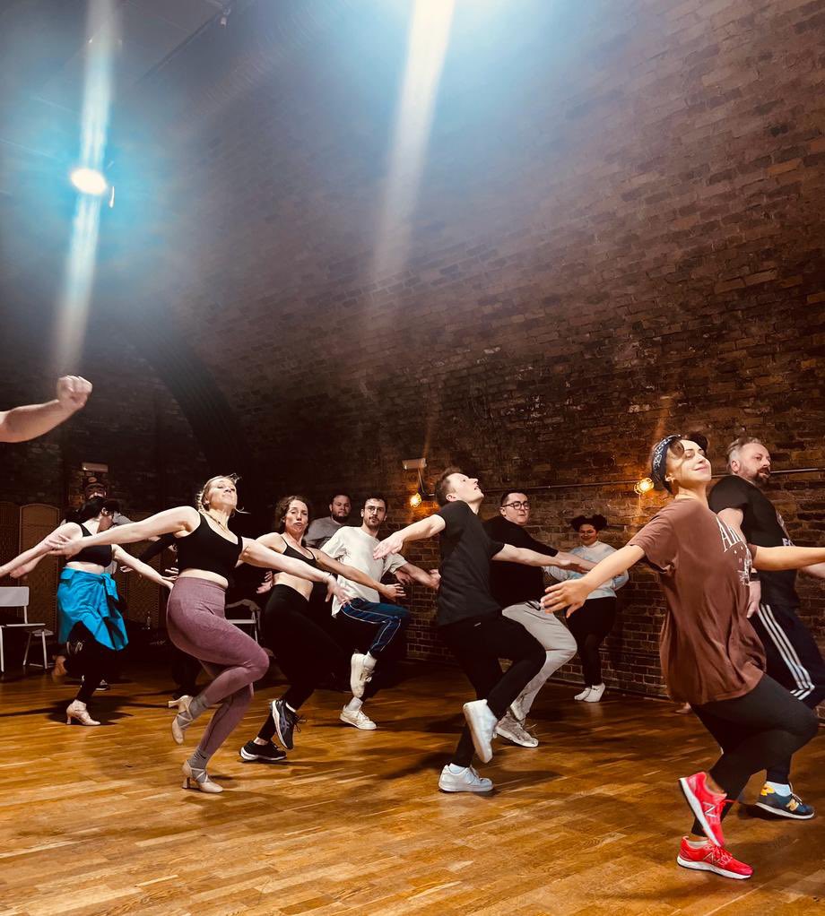 SirJonnyWeston's tweet photo. End of week one @TheUnionTheatre #BettyBlueEyes - Having an absolute blast 🐷 🐽 https://t.co/LLug5QaYYB