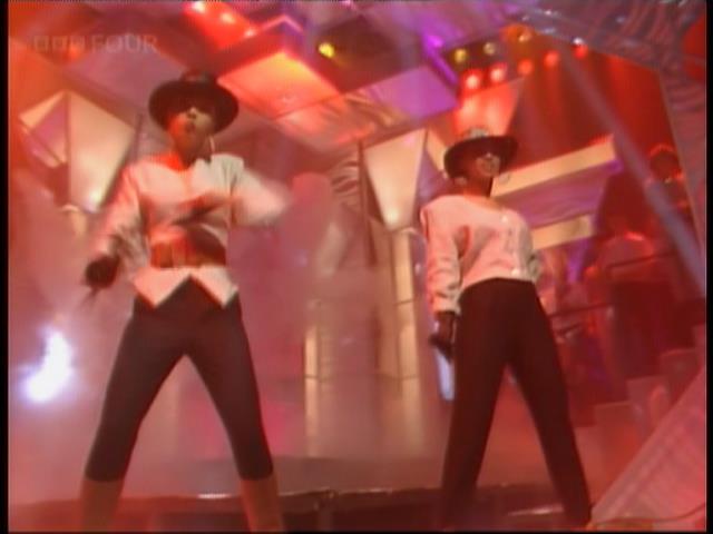 TelevisionVault's tweet image. You know when you realise you've both arrived in the same outfits... #MelAndKim #Respectable 😏👌 #TOTP #TOTP1987 #TOTP87 #TayTay #TayTay #TTTTTayTay