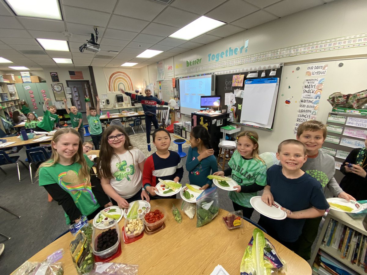 miss__keating's tweet photo. Taste testing day! We are learning about plants and got to taste foods that come from plants today 🌱🌻 @sceDCSD https://t.co/4sY2KbAS3c