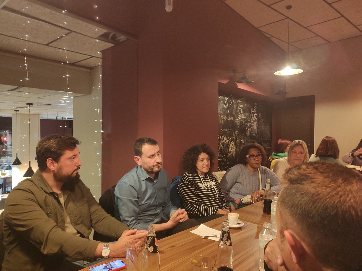 sampedro_damian's tweet image. 🌹 El Alcalde @guijarroruben se ha reunido con los vecinos y vecinas de #Bufalà para escuchar sus inquietudes y explicar el plan de Gobierno en el barrio, entre los que destacan:
➕ Seguridad con más Policía
➕Lucha contra la ocupación
➕ inversión en equipamientos

#Badalona