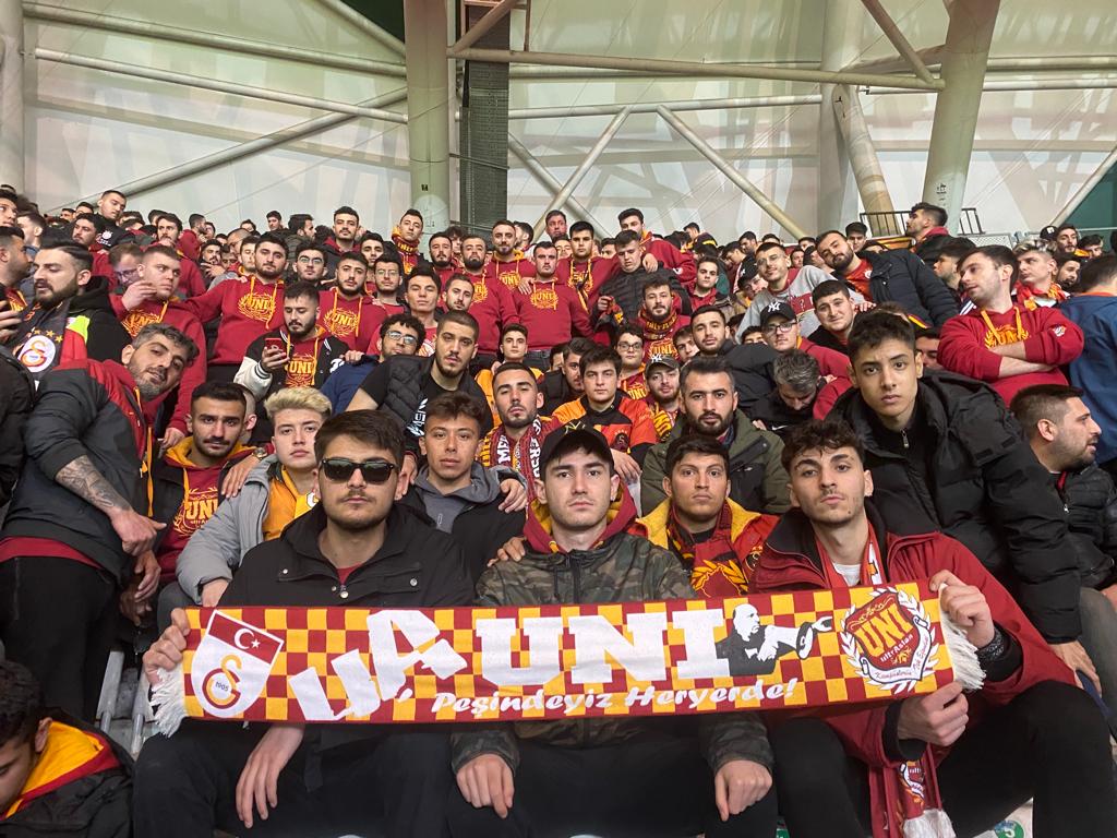 ADINI YAZDIK TÜM ŞEHİRLERE
EN BÜYÜK CİMBOMBOM DİYE!

GALATASARAY'ımızı konyaspor deplasmanında yalnız bırakmadık.
#AkdenizBölge #ultrAslanUNI