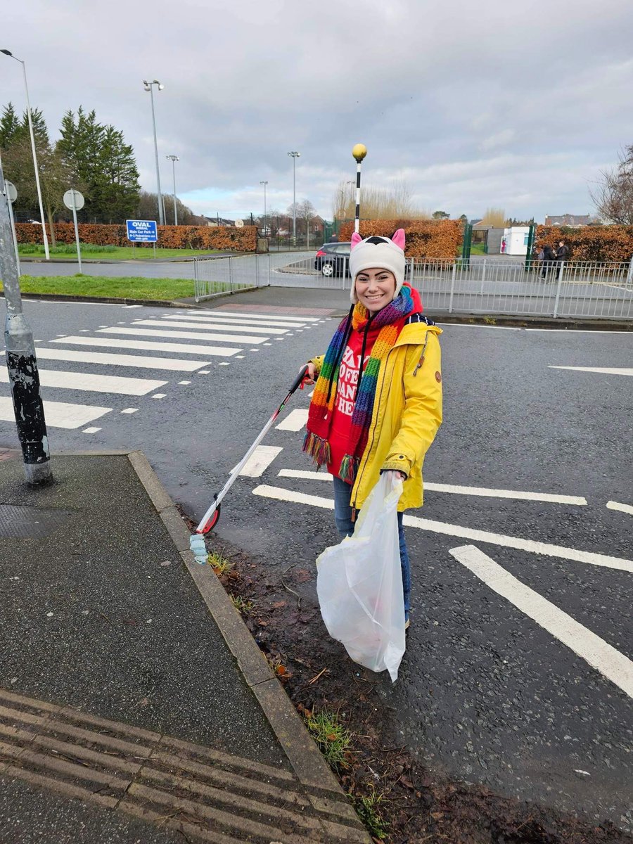 Joannimal59's tweet photo. Thank you so much to @ActiveTraveLou at @Sustrans who donated a new litter pick to me this morning. 😁 After many years of heavy use, my old one was falling to bits and I was using a twig to hold it together. I’ll be much quicker on the picks now! 
#byoursbebington #sustrans 🚮 https://t.co/DDWgJLjgS9
