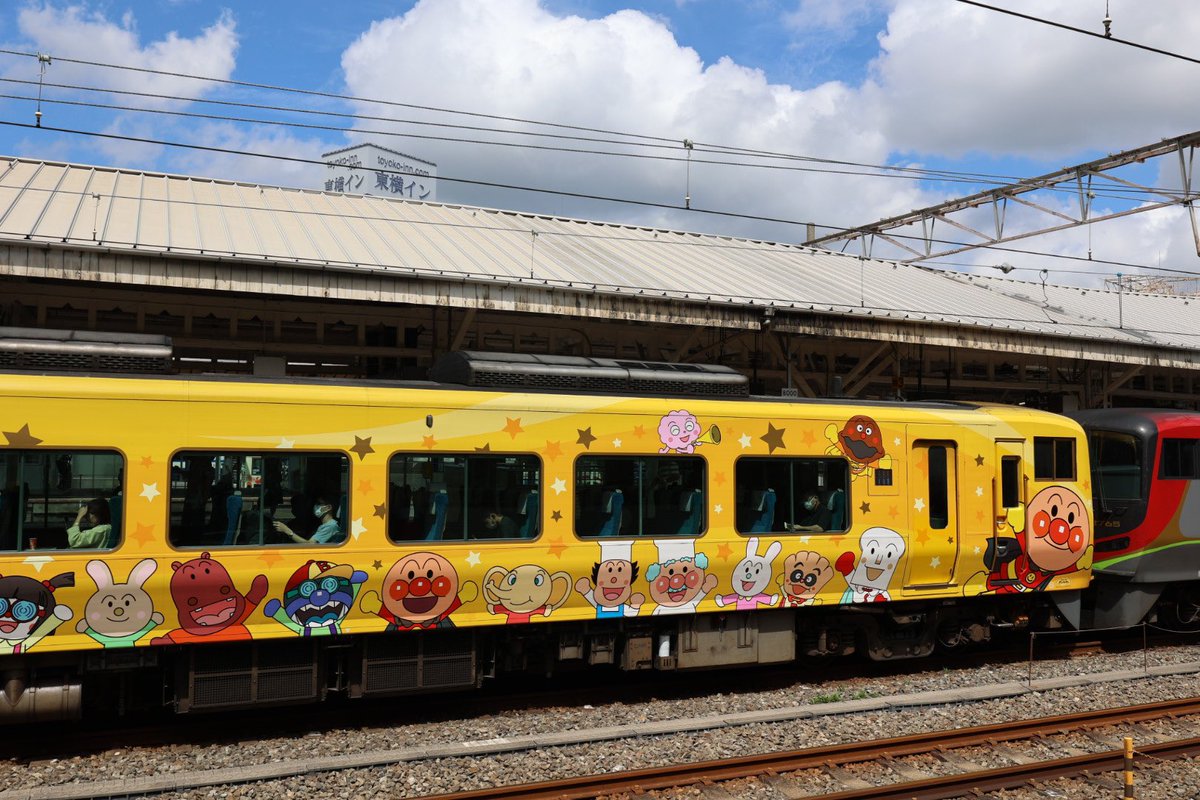 nyanko_1975's tweet photo. おはよう御座います！
岡山駅とボロい電車です。
#岡山駅 https://t.co/WHdLYafonN