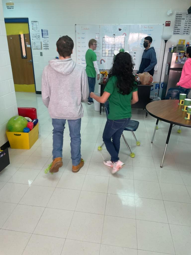KimKral1's tweet photo. Task 10: My students had to use text clues to perform a scavenger hunt. The original activity called for the teacher to lead the hunt. I asked two students to lead and collaborate with their teams to complete the task! They loved it! #RobinsonISD #RISDSOLLEVARE https://t.co/UVMKlqRAKa
