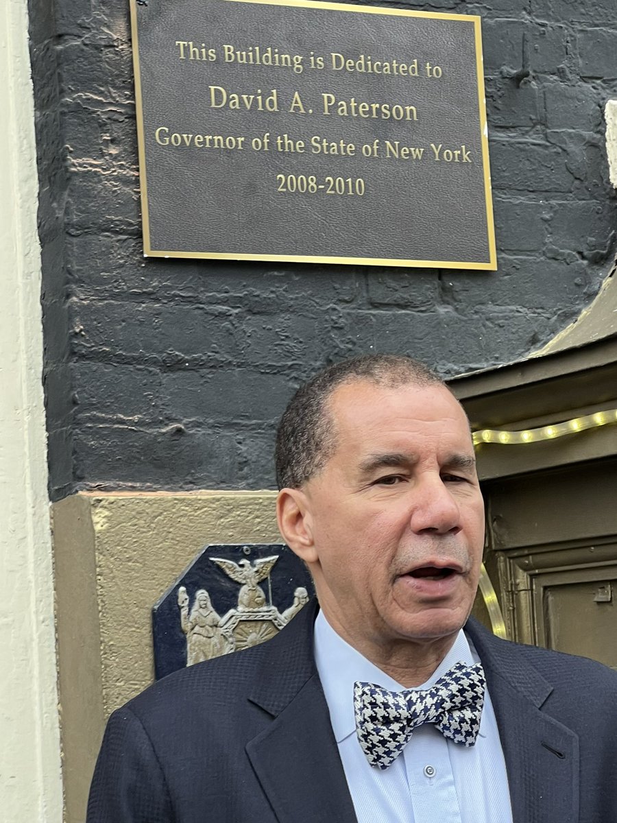 Wonderful to catch up with @NYGovPaterson55 at a ceremony to name for him Albany’s new politico hangout The War Room packed with memorabilia & cigar lounge created by Todd Ahaporo @ToddSPR Paterson cracked everyone up w/anecdotes from memoir “Black, Blind & In Charge.” @nyswi