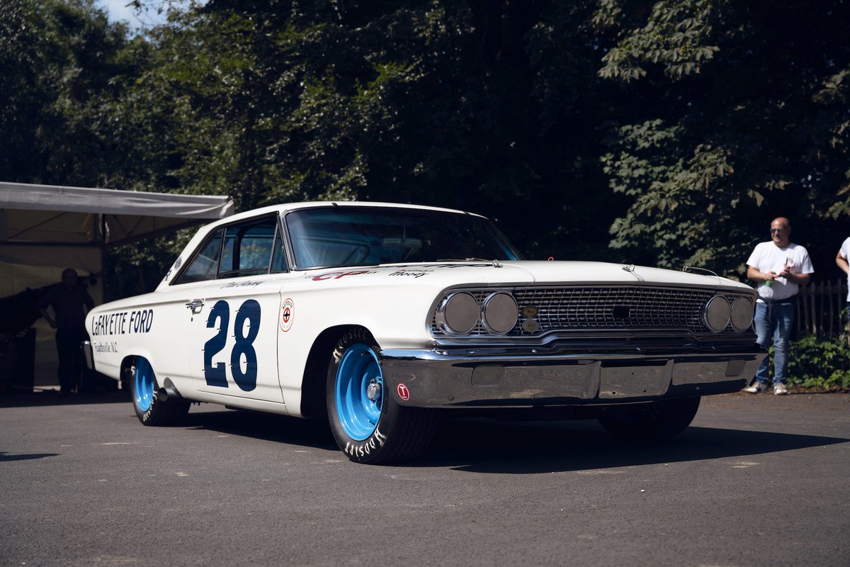 fosgoodwood's tweet photo. A real old school stock car! This is the legendary Dan Gurney’s Riverside‑winning NASCAR Ford Galaxie from 1963. Complete with a monstrous 7.0-litre V8 barking out 410PS. Is this peak '60s NASCAR? #FOS #NASCAR https://t.co/wjwLyf7iy2