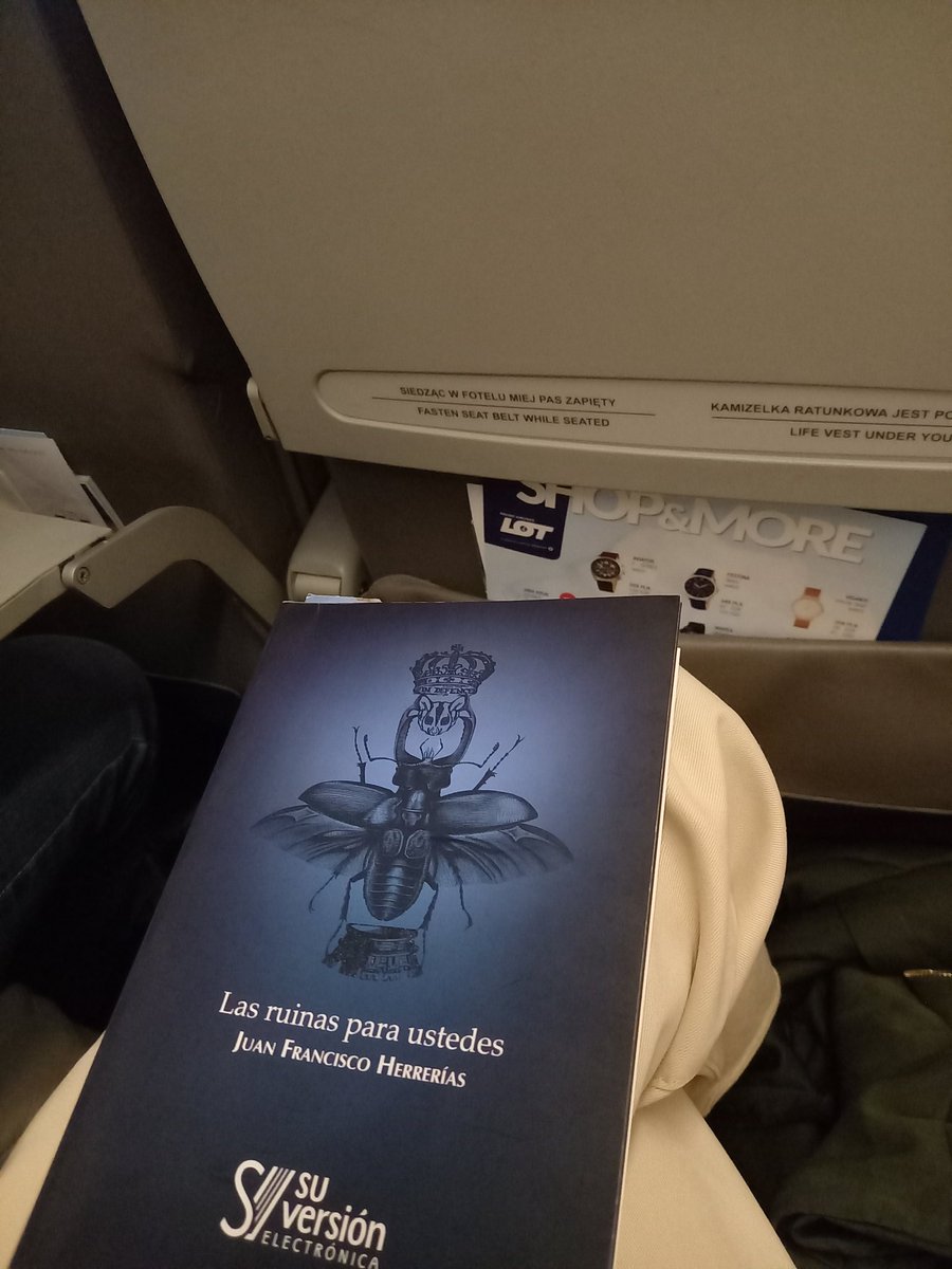 GIX_HER's tweet photo. ¡Finalmente! Tuve que abandonar el país para tener tiempo de leer #LasRuinasParaUstedes. @suversionelectronica https://t.co/BJ3Oif6Sqs
