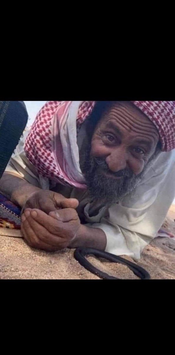 turki614's tweet photo. لازم العمه تعطي امر للشغاله عشان تنهض الى الان العمه داعسه عليها..

 #الشغاله_الاتشاديه  #انهض_ياعميد_ميسي_ليس_لك https://t.co/uPDmVxPBHs