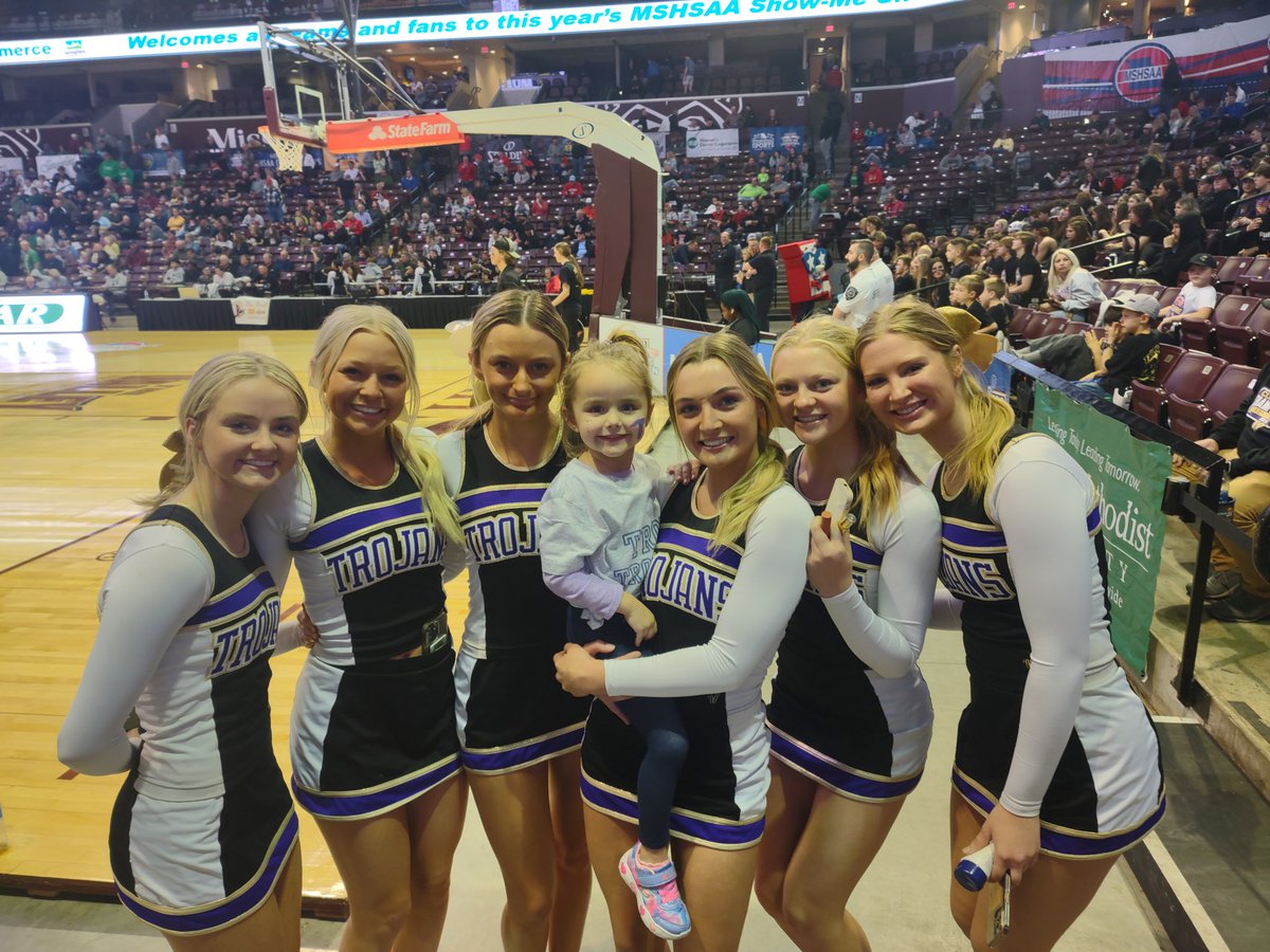 TBHS Cheerleaders made my girls day! @TBHSTrojans @TBHSCHEER #proud2br3