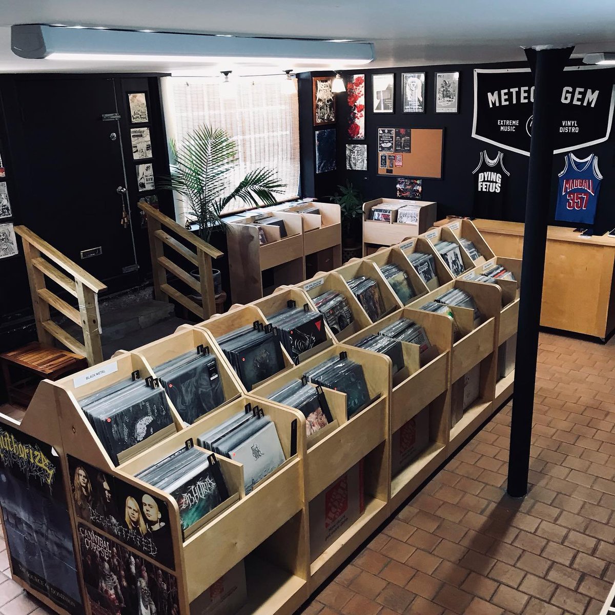 MeteorGem's tweet photo. 💎FRESHENED UP THE SHOP💎
We gave the shop layout a fresh spring update
Come grab up all the newest underground metal and hardcore at 3082 N ELSTON - we're here all weekend!
#chicagometal #chicagohardcore #recordstore #metaldistro #hardcoredistro #avondalechicago #oddinavondale https://t.co/QE5XxJt2aZ