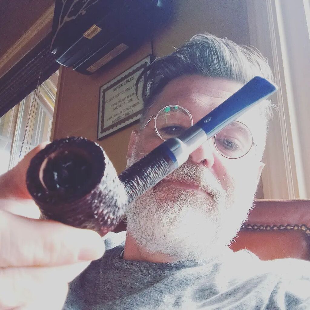 JDSilverPipes's tweet photo. My first @savinellifans pipe, bought it at the @tinderboxmb . Thanks Chris & Betsy!
Eleganza 111 K9
#pipecollection #pipeaddicted #savinelli https://t.co/u38RDMrOUk
