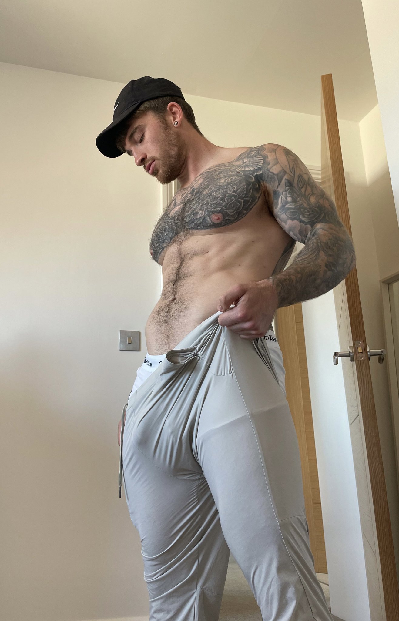 TW Pornstars - Chris Hatton. Twitter. Just posted the other 13 photos of  this shoot to my OF 😏. 8:52 PM - 17 Mar 2023