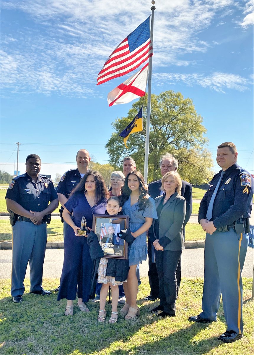 Gone but never forgotten. 💙 Yesterday, ALEA joined Alabama Attorney Steve Marshall to honor and pay tribute to fallen Sr. Trooper Jason Vice, who passed away due to COVID in Sept. of 2021. Full story: wvua23.com/attorney-gener…