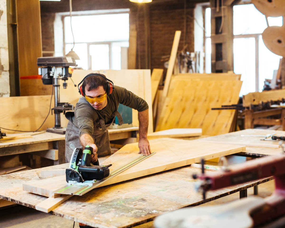HofinaShop's tweet photo. Our skilled artisans take pride in their craft, infusing each piece with their unique artistry. Hofina - where exceptional design meets expert craftsmanship https://t.co/sU7NFy8qQs #hofina #hofinashop #handmadegifts #woodenshelf #floatingshelf #homedesign #homedesignidea https://t.co/5PfuT374Ya