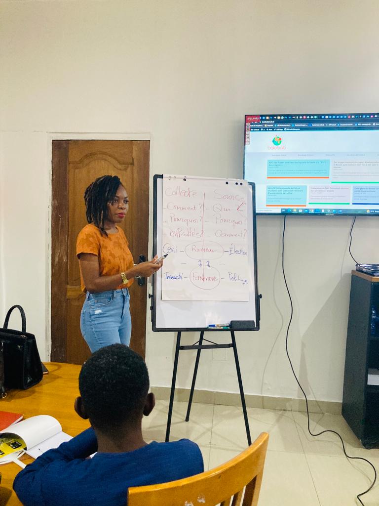cesd_rdc's tweet photo. Dans le cadre de son projet de lutte contre les infox liées au Covid 19 financé par @OSISA, le CESD Consulting a tenu lundi 13 mars une formation de renforcement des capacités sur le fact-checking. Les participants ont été formés pour devenir des formateurs en fact-checking. https://t.co/D9XboYJwXb