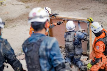 LaPagina's tweet photo. #Nacionales I Este día  @PROCIVILSV  realizó  diferentes prácticas como parte del curso CRECL entre ellas está: levantamiento de cargas, localización de víctimas, atención prehospitalaria, estabilización y extracción de víctimas.

#CRECL
#PROCIVILSV https://t.co/GGW8My7sMF